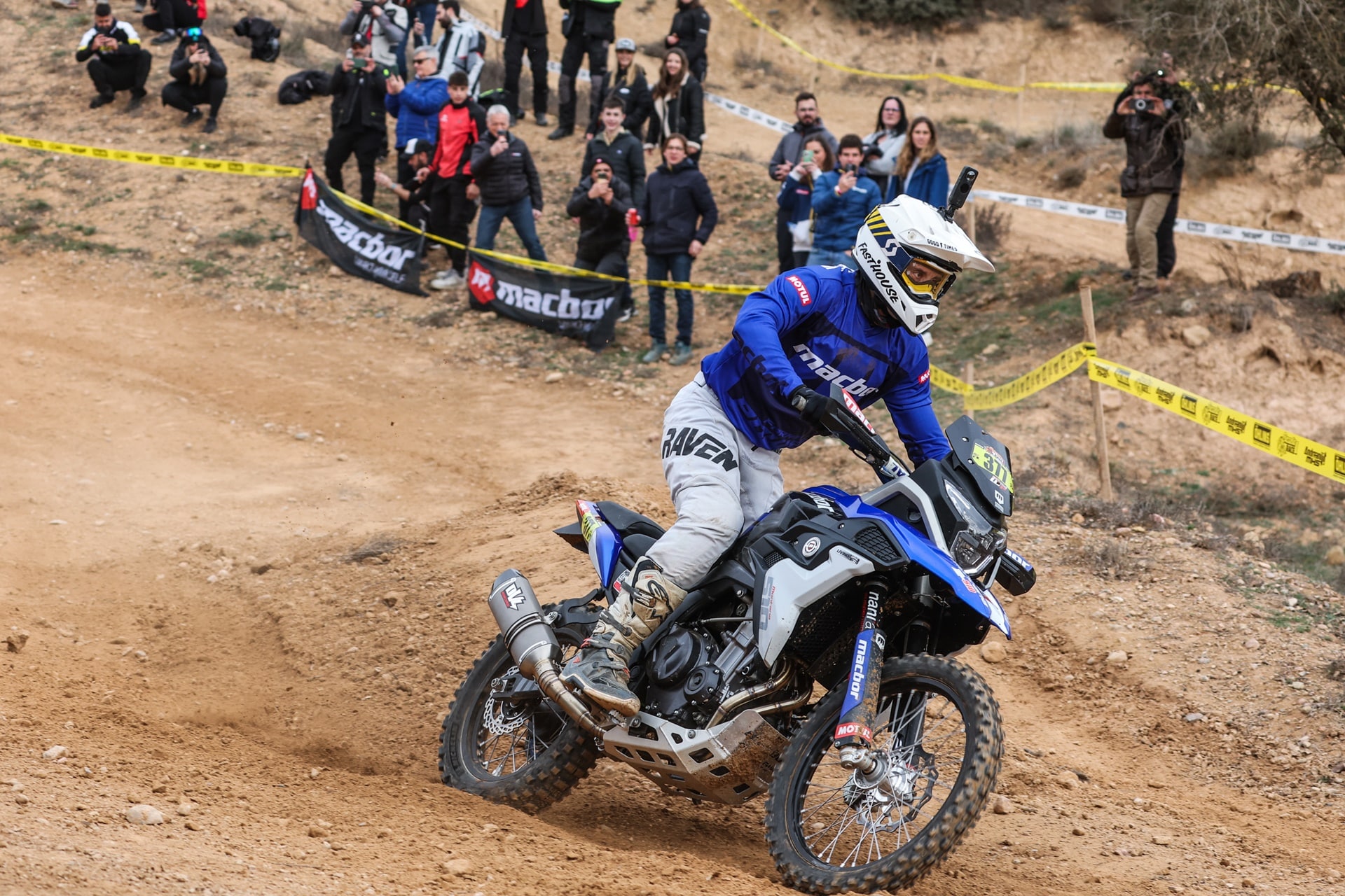 La Macbor Montana XR5 500 y Gerard Farrés regresan al podium de la Bassella Race 1