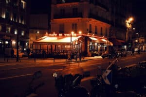 La razón se impone: No a la ley que pretendía prohibir las motos de noche en París