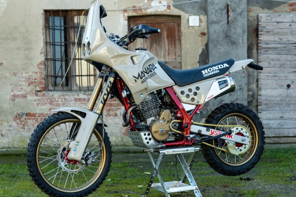 Honda NX650 Dominator "Desert Thumper" by Manara Artwork: Genética Rally de la vieja escuela