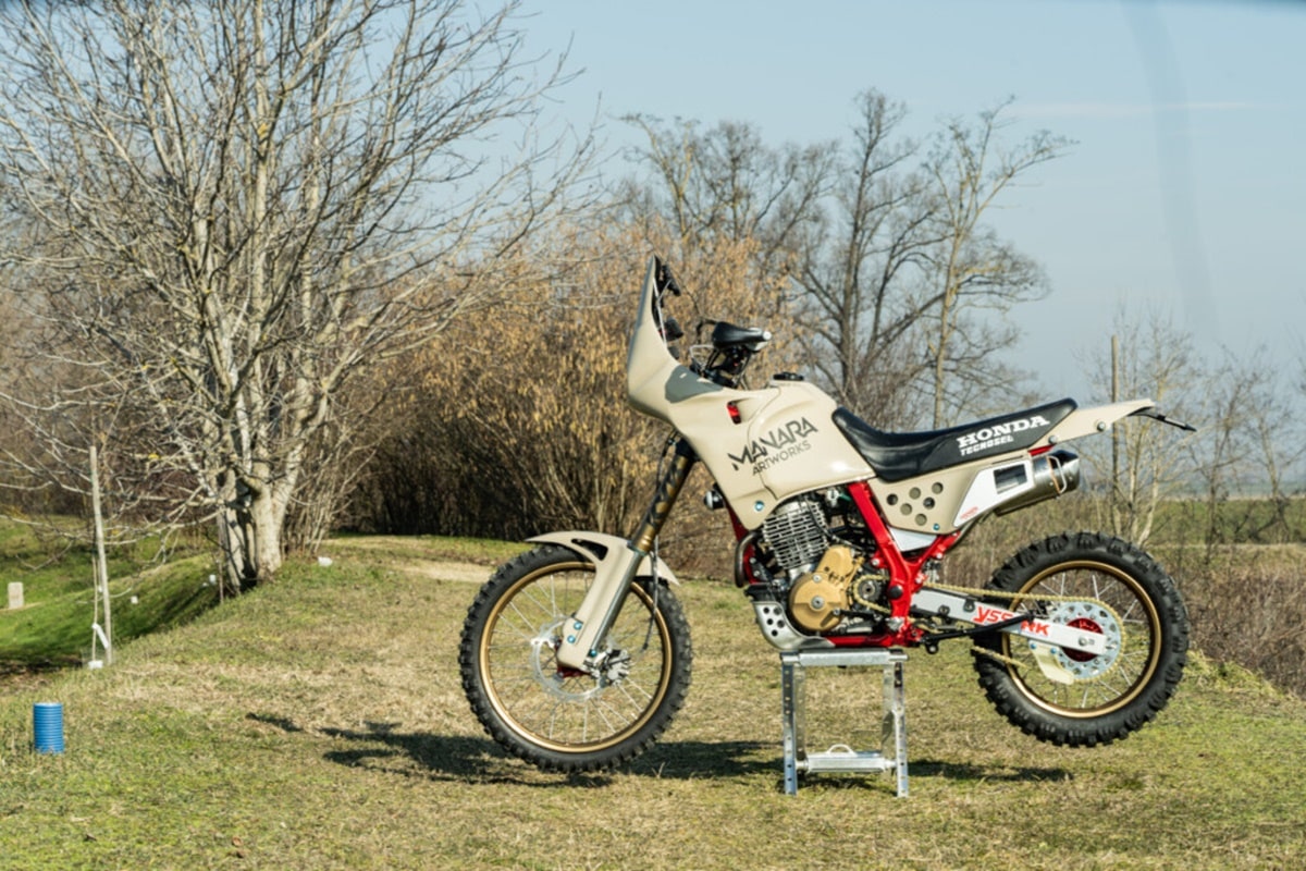 Honda NX650 Dominator "Desert Thumper" by Manara Artwork: Genética Rally de la vieja escuela