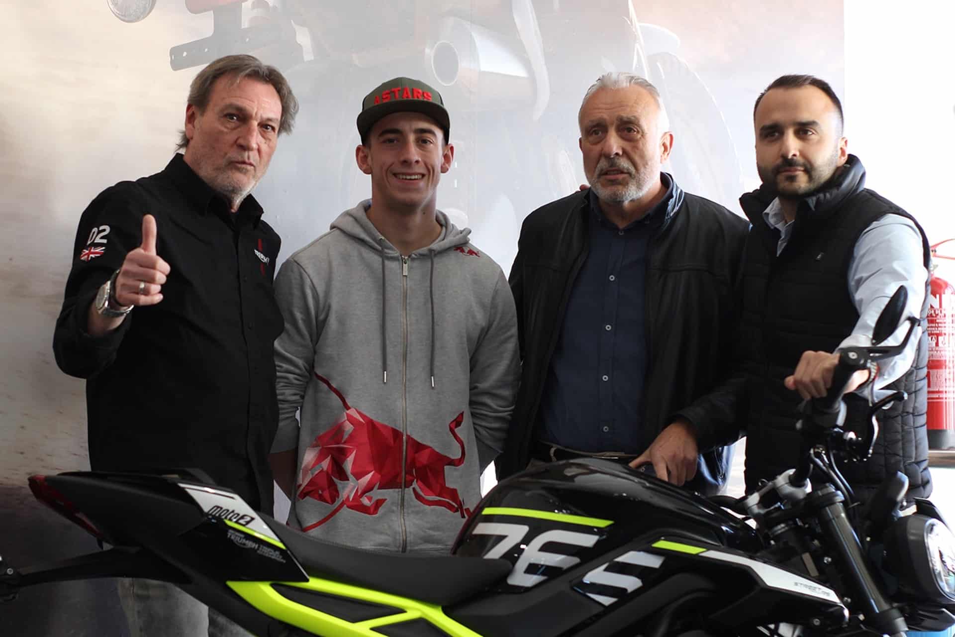 Pedro Acosta, Campeón del Mundo de Moto2, estrena su nueva Triumph Street Triple 765 RS