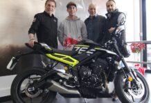 Pedro Acosta, Campeón del Mundo de Moto2, estrena su nueva Triumph Street Triple 765 RS