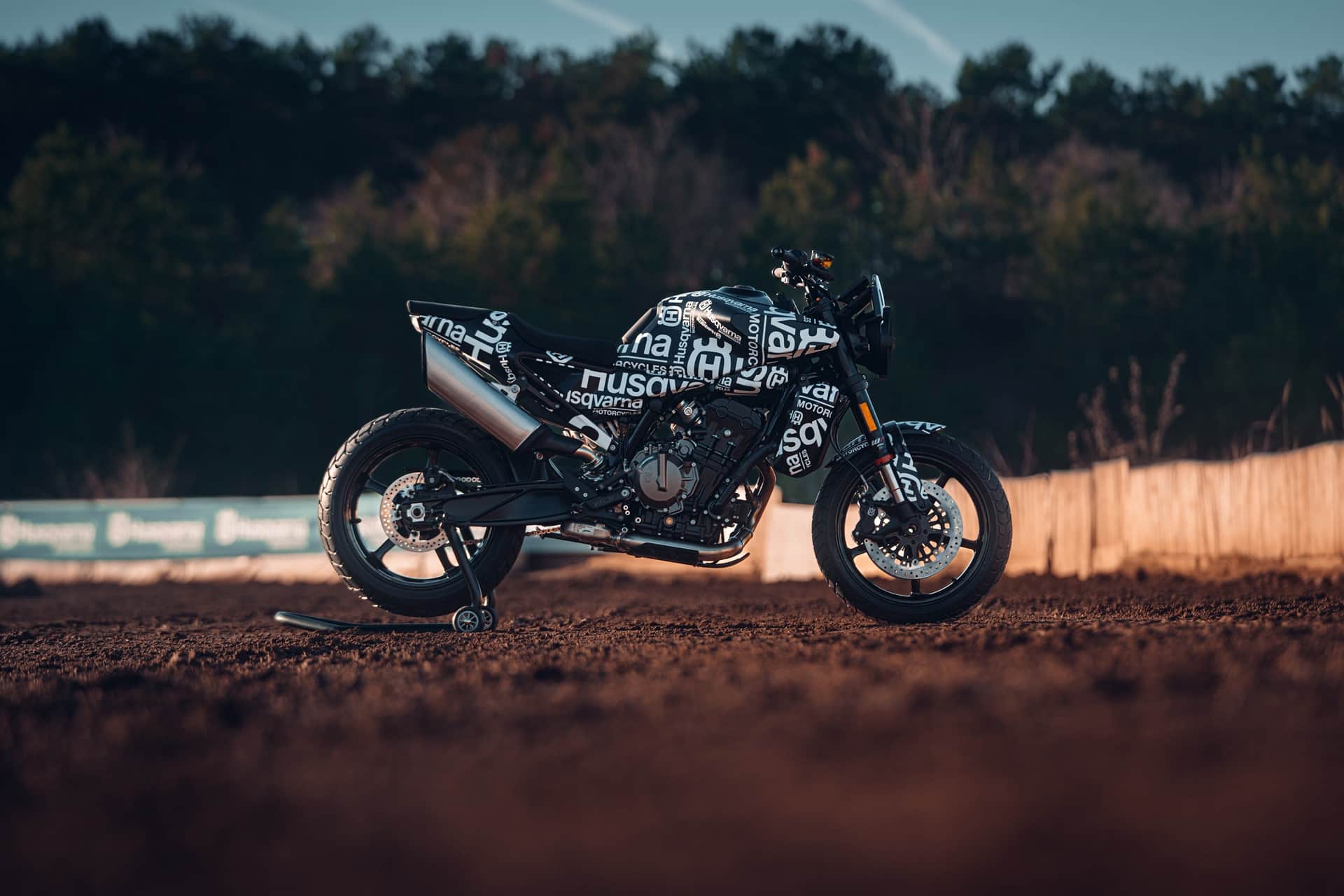 La nueva Svartpilen 801 ya tiene fecha de presentación oficial