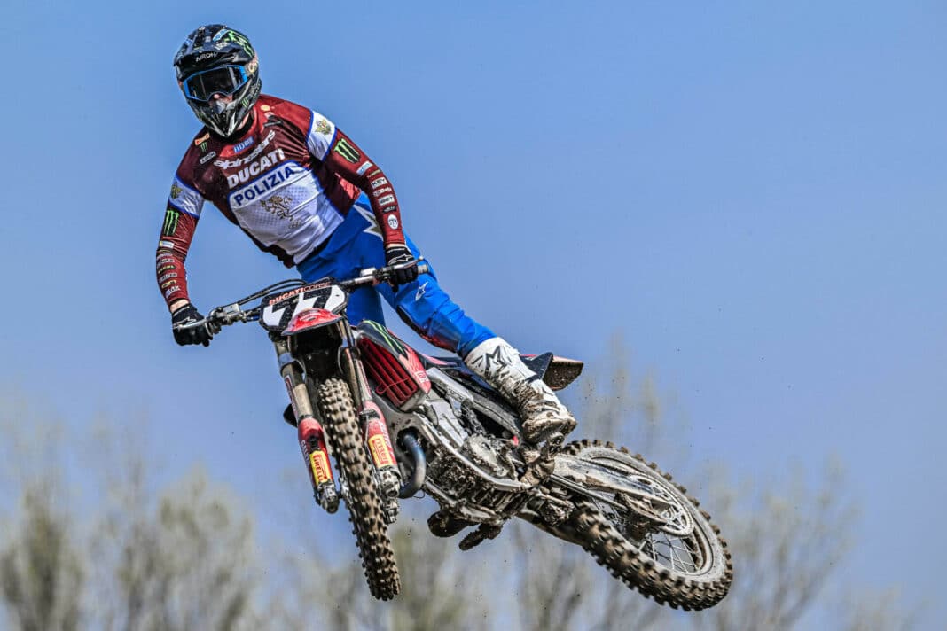 Llegar, ver y vencer: la Ducati Desmo450 debuta con victoria en el motocross