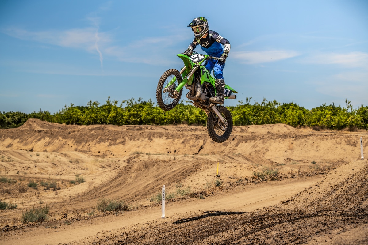 Kawasaki KX112 2024: Escuela de campeones