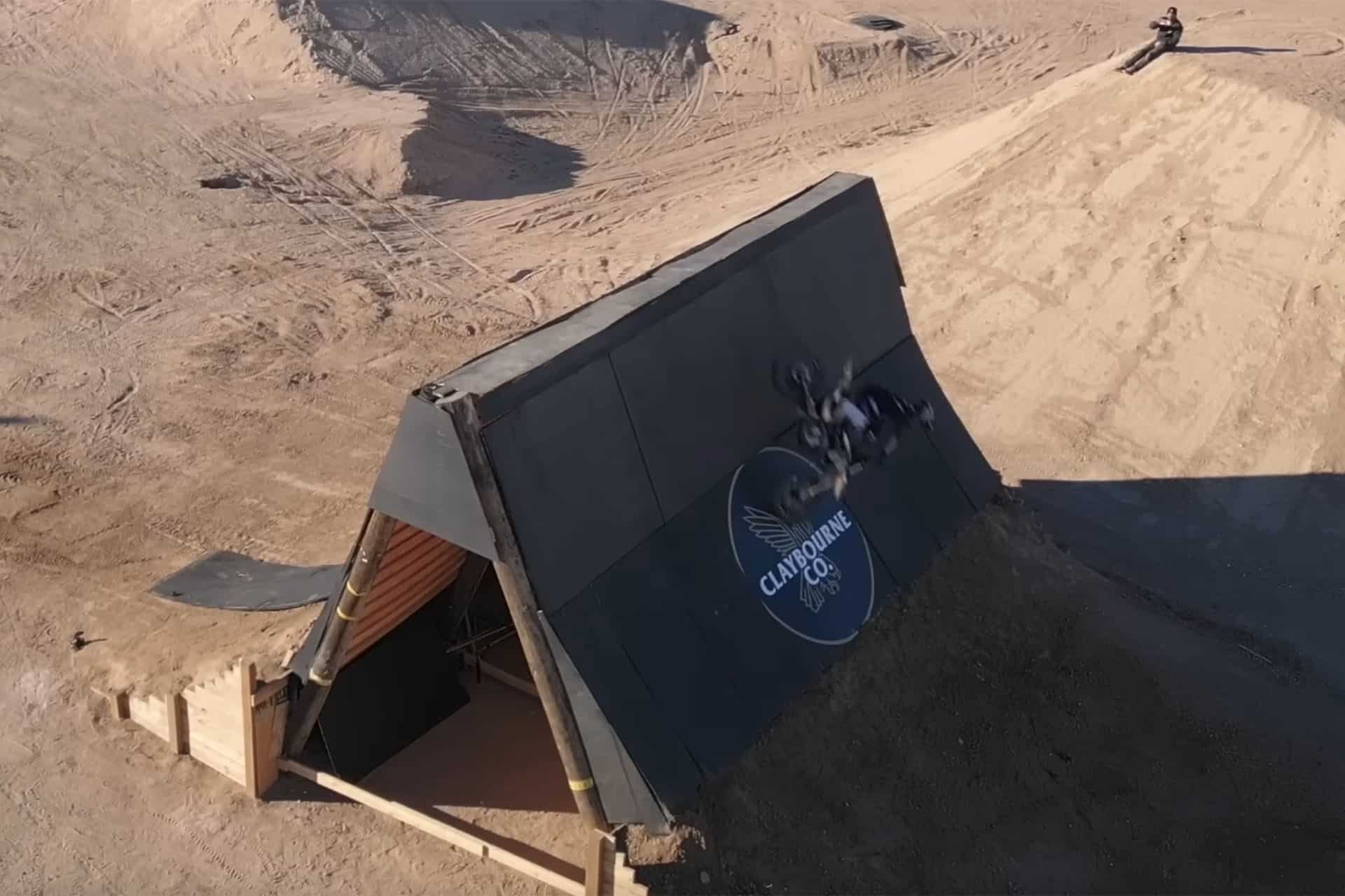 El salto es alto y corto