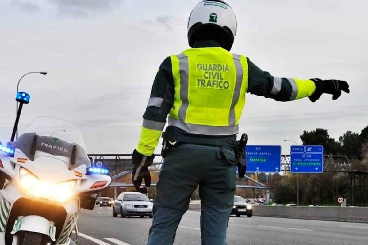Las motos podrán circular por el arcén a partir de 2025