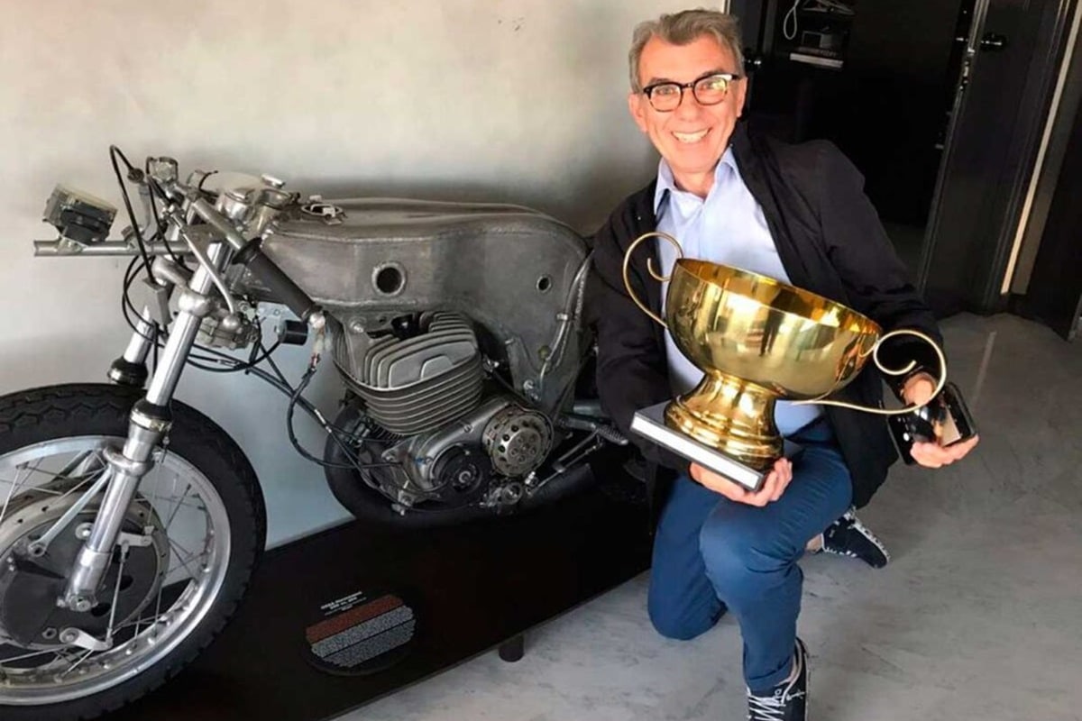 Jaime Alguersuari es galardonado con la distinción “Premio de Honor” en los Premios MotoTurismo 2024