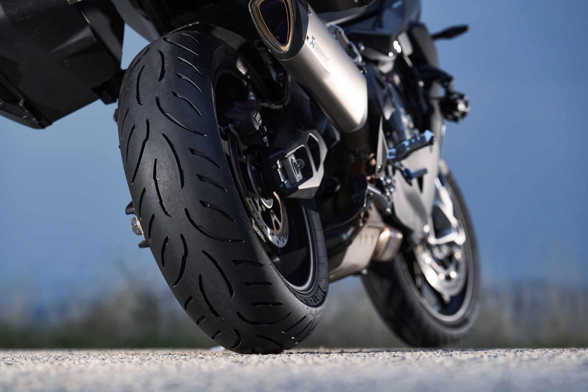 Metzeler Roadtec 02: Dos neumáticos en uno gracias a la tecnología Dynatread