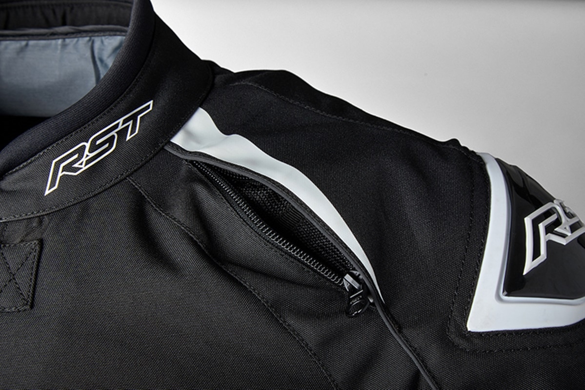 RST lanza la nueva colección Tractech EVO 5: Estética racing al servicio de la protección