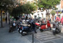 Aparcar la motos incluso donde está prohibido: la propuesta del MAG
