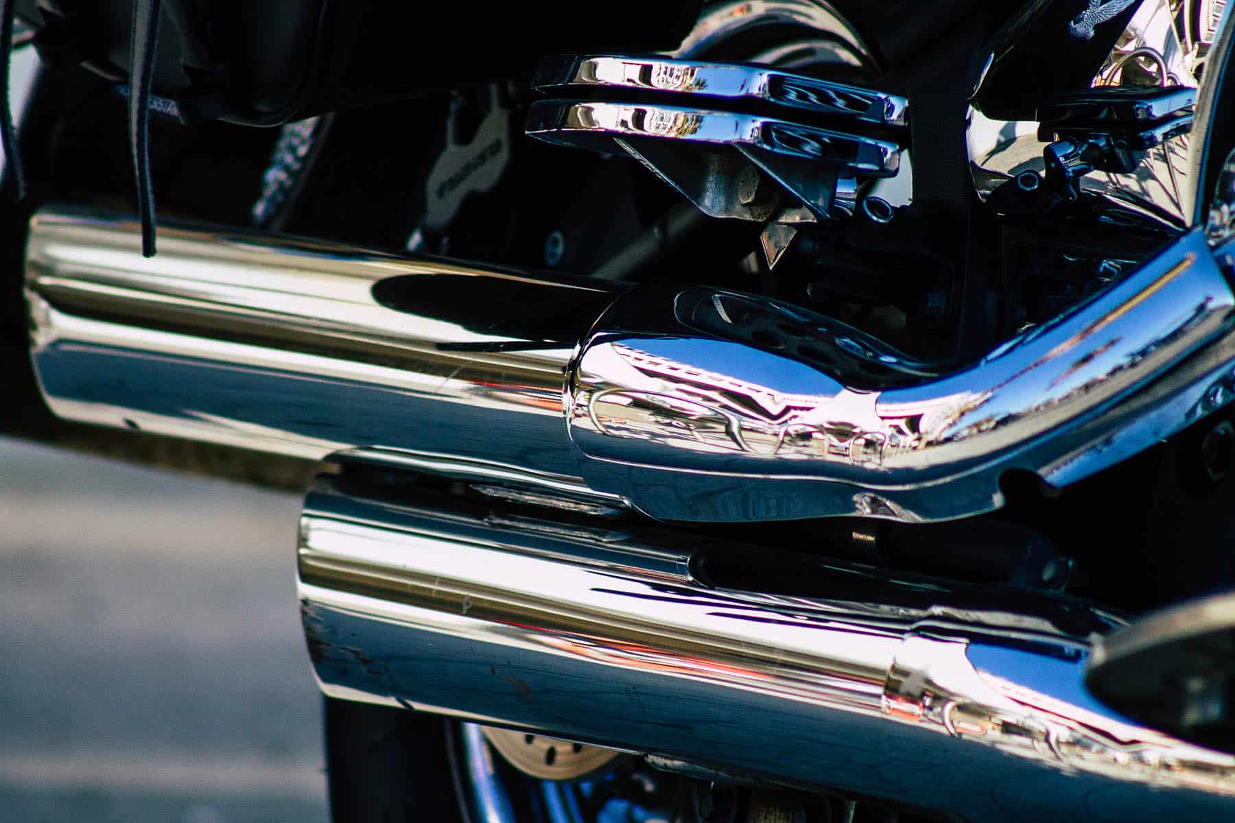 ¿Sabes cómo cuidar los cromados de tu moto?