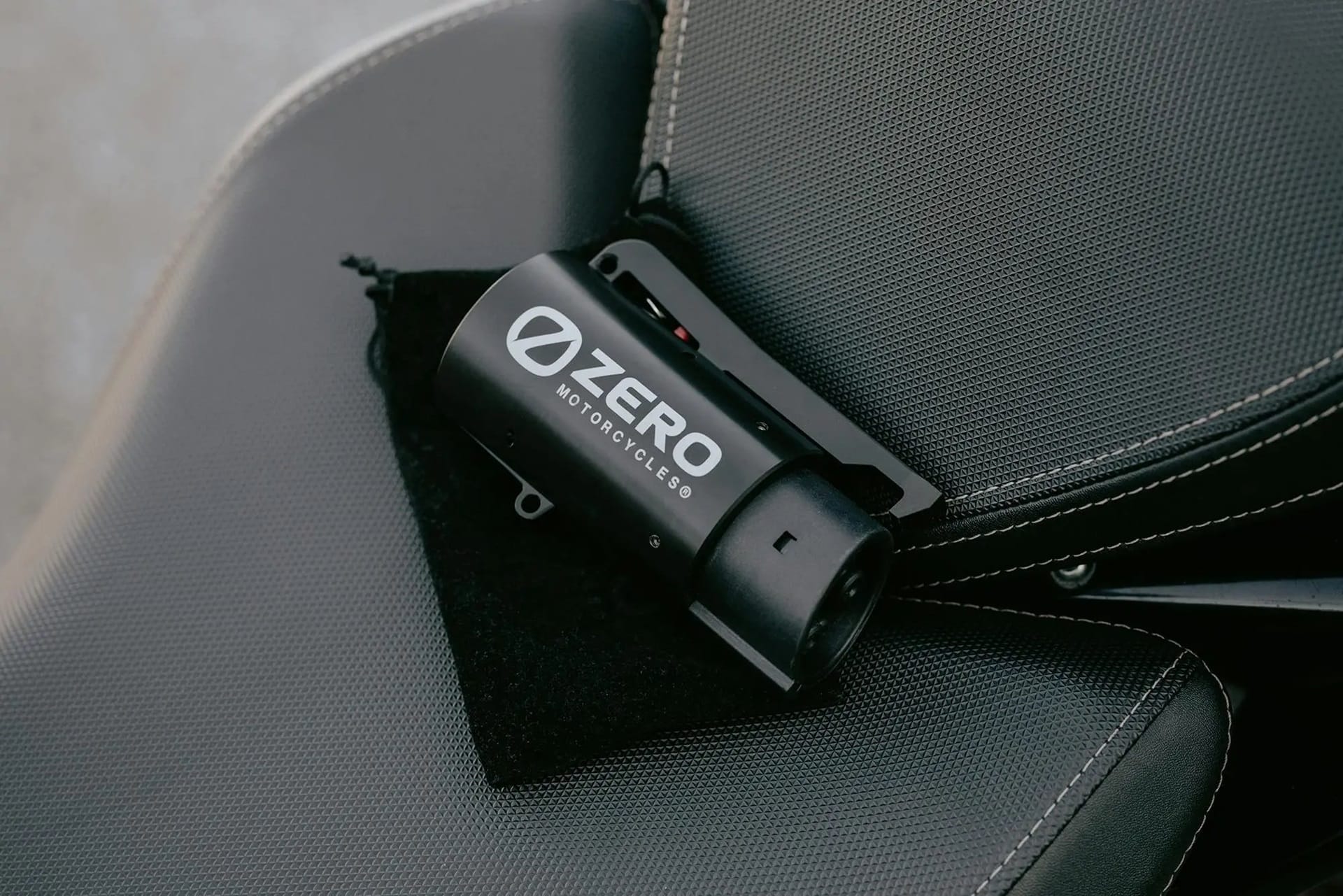 Tesla Tap Mini, el nuevo adaptador de carga disponible para los modelos de Zero Motorcycles