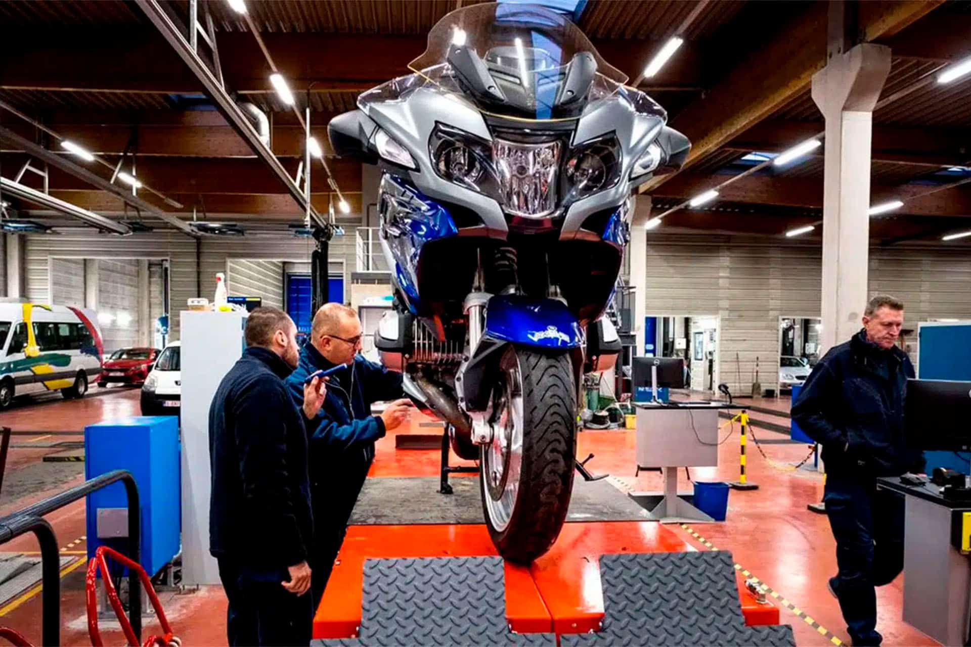 Francia está que arde con la imposición de la ITV para motos