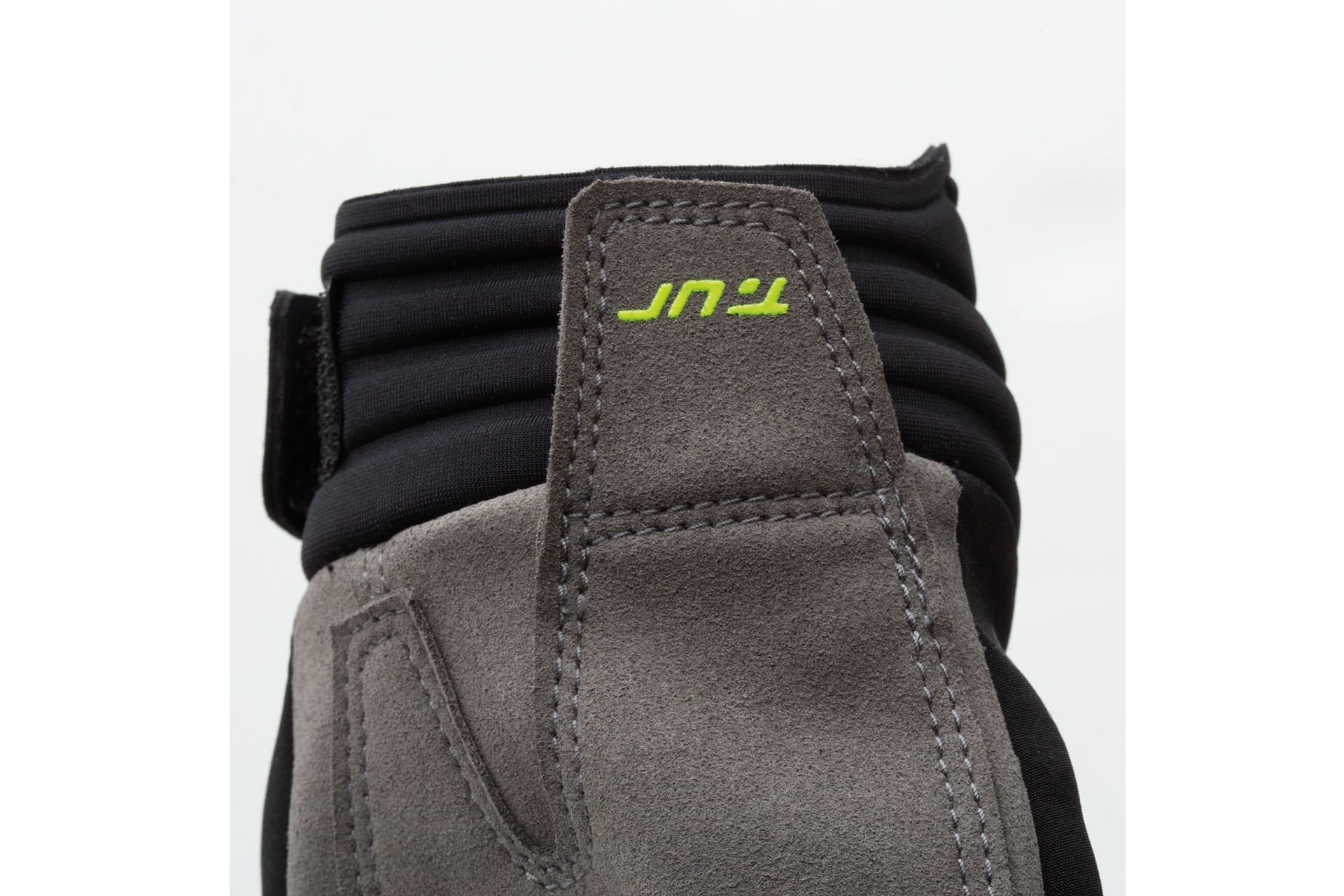 T.ur nos equipa esta primavera con sus nuevos guantes G-Five Hydroscud y G-Six Pro