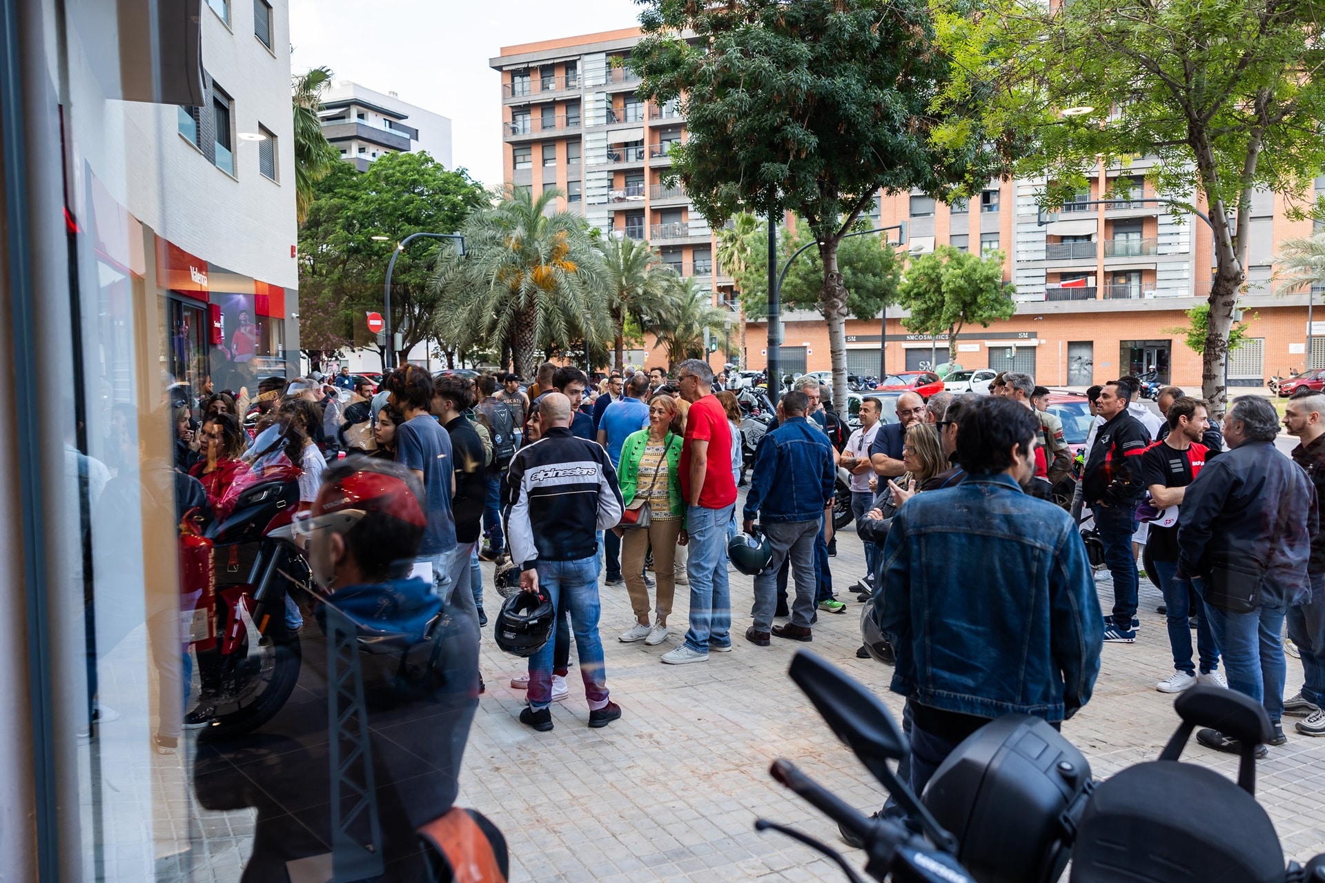 Ducati inaugura su nuevo concesionario en el centro de Valencia