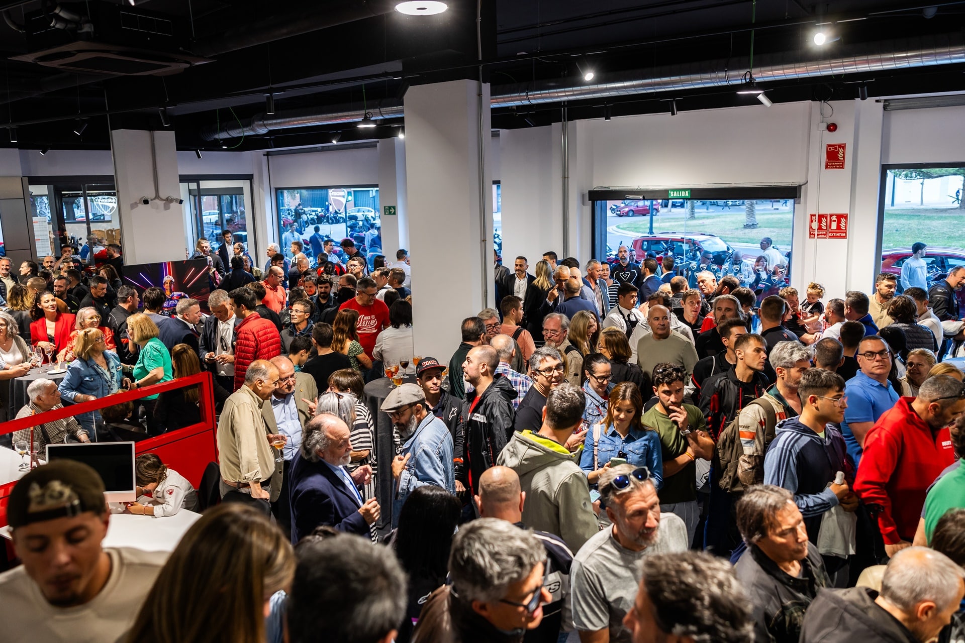 Ducati inaugura su nuevo concesionario en el centro de Valencia
