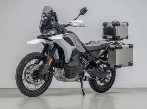 Oficialmente, la nueva 800 MT-X de CFMoto ya está registrada en China