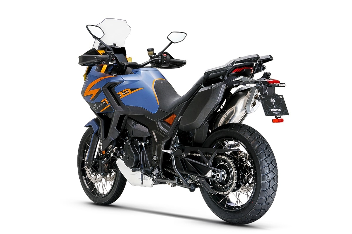 La primera tricilíndrica de Zontes ya está disponible, se llama ZT 703 F y llega pisando fuerte