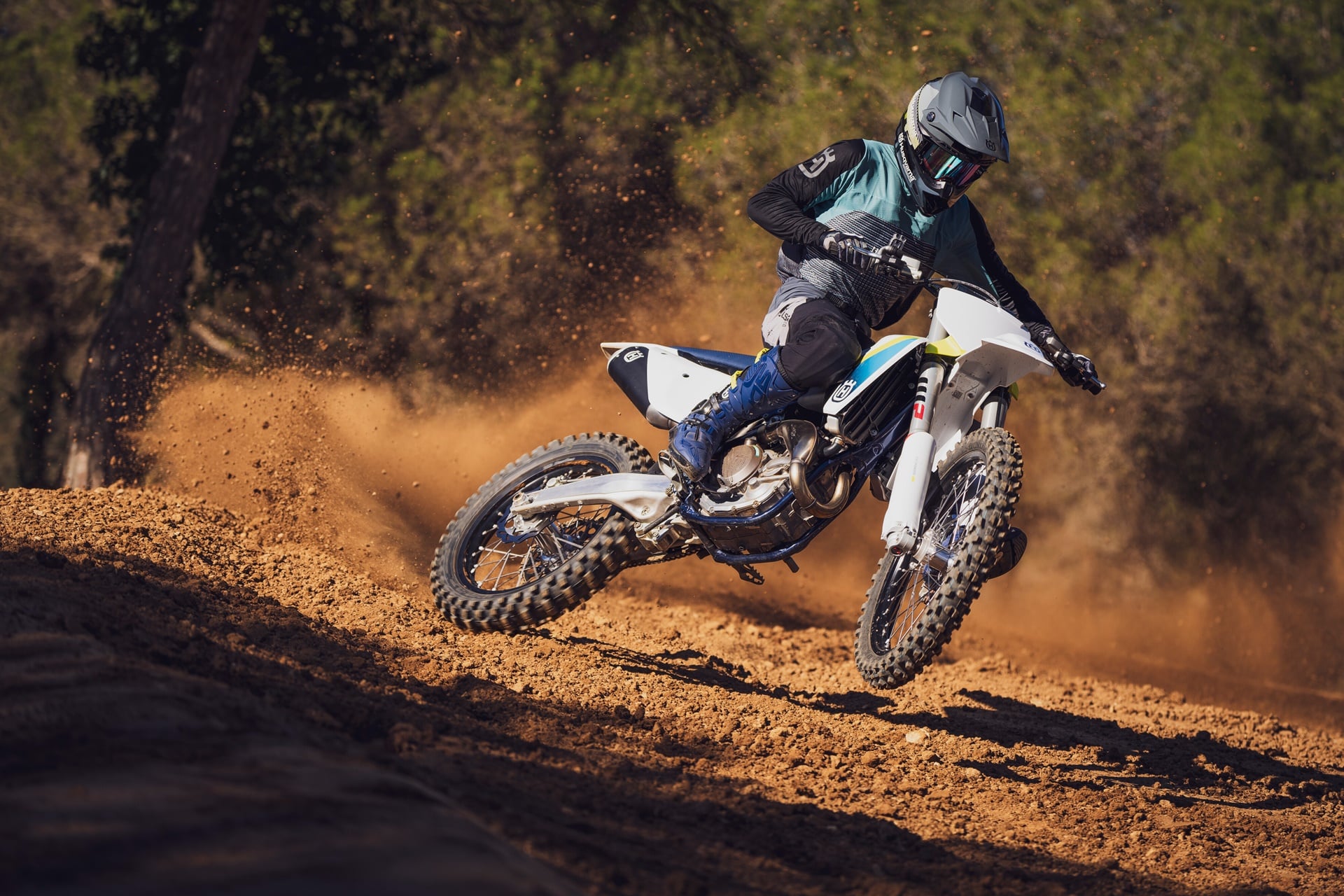 Las nuevas TC 150 Y TC 300 llegan para ampliar la gama MX 2025 de Husqvarna