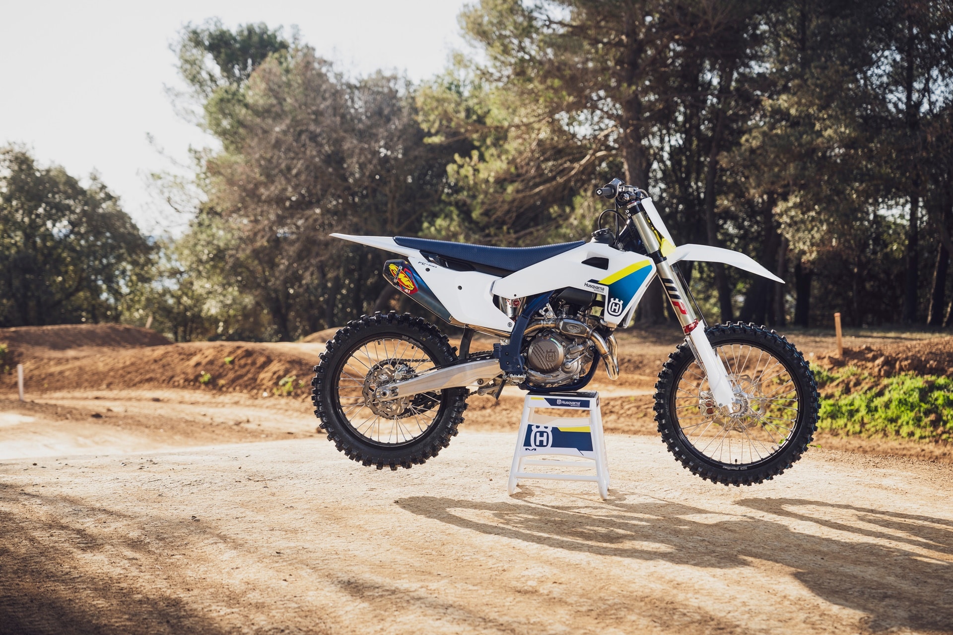 Las nuevas TC 150 Y TC 300 llegan para ampliar la gama MX 2025 de Husqvarna