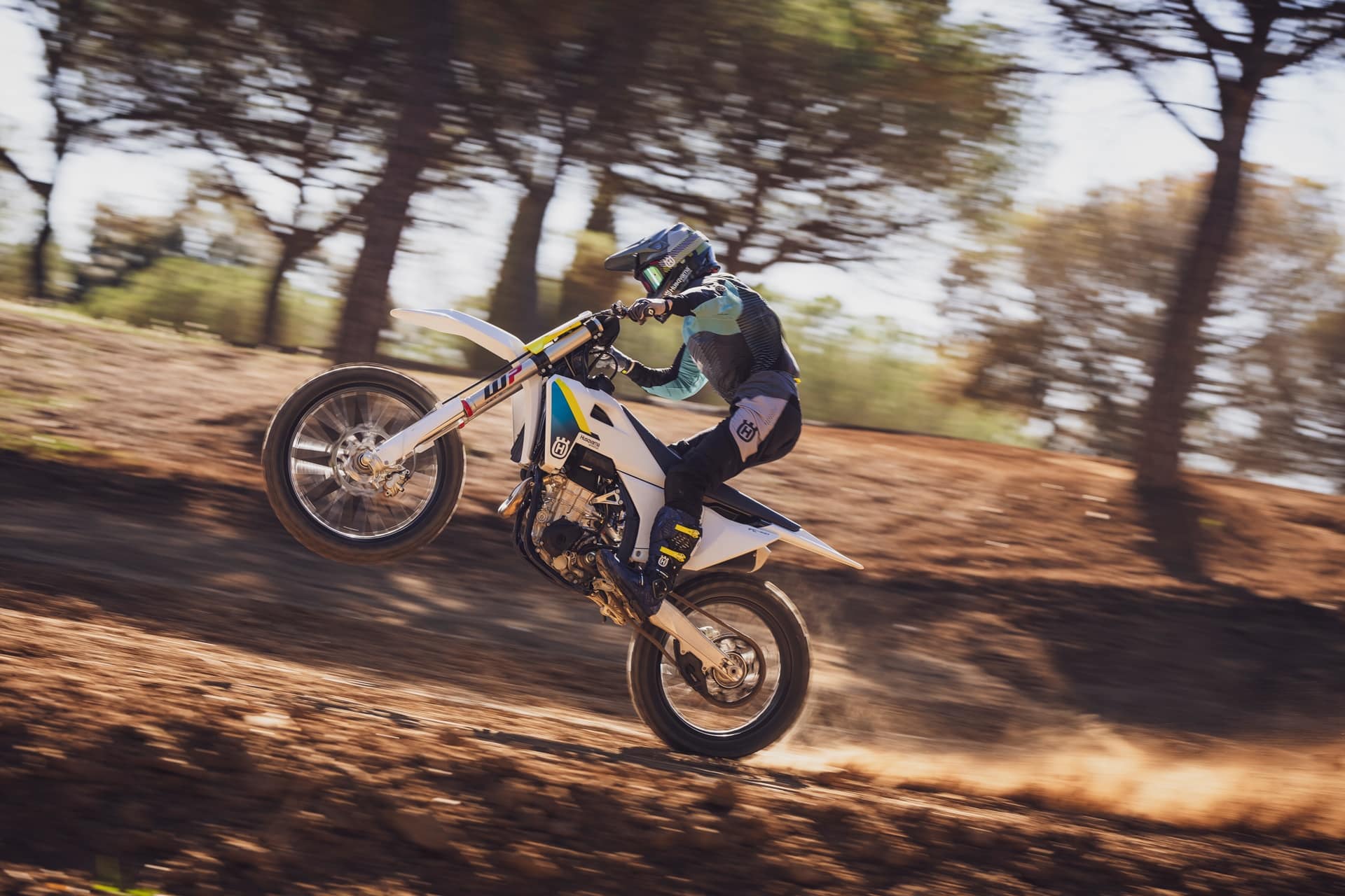 Las nuevas TC 150 Y TC 300 llegan para ampliar la gama MX 2025 de Husqvarna