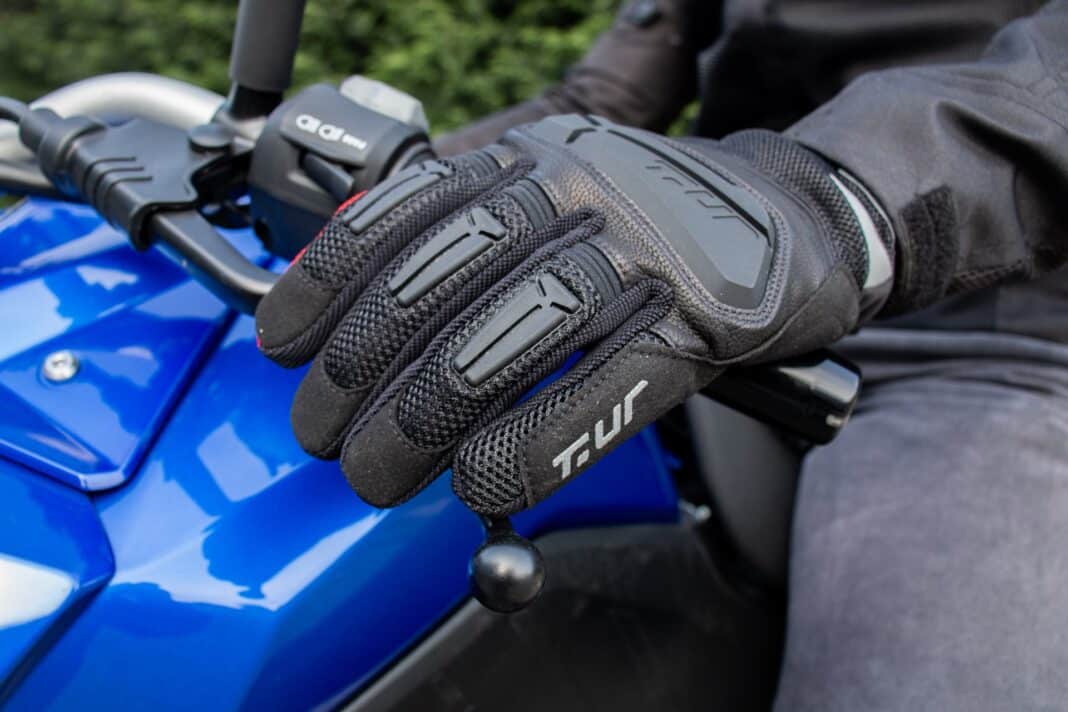 T.ur nos equipa esta primavera con sus nuevos guantes G-Five Hydroscud y G-Six Pro