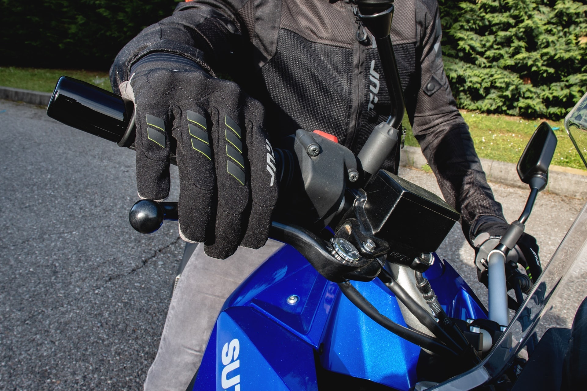 T.ur nos equipa esta primavera con sus nuevos guantes G-Five Hydroscud y G-Six Pro