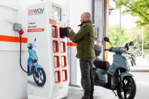 Zeway comienza a operar en nuestro país con su red de estaciones de intercambio de baterías