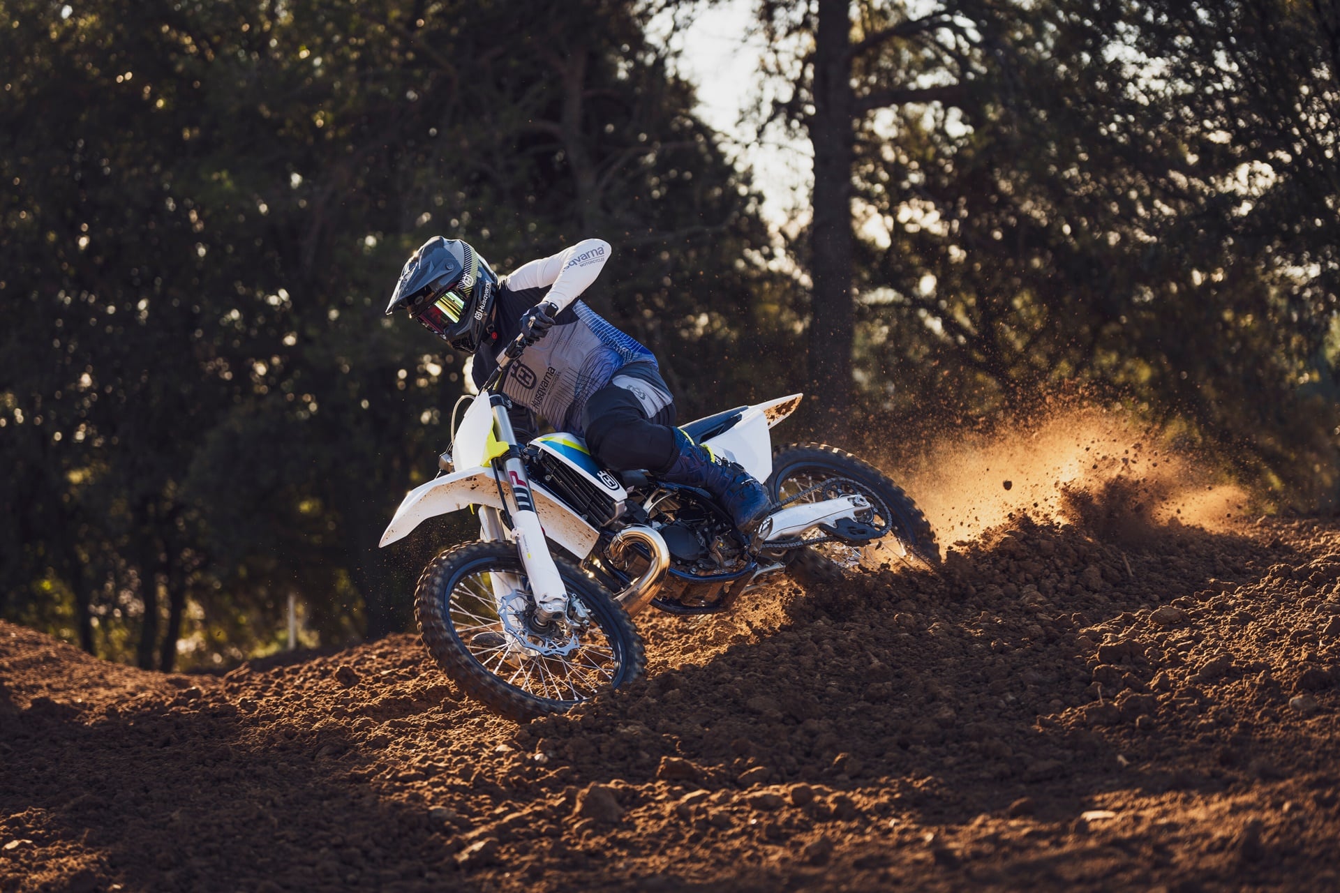 Las nuevas TC 150 Y TC 300 llegan para ampliar la gama MX 2025 de Husqvarna