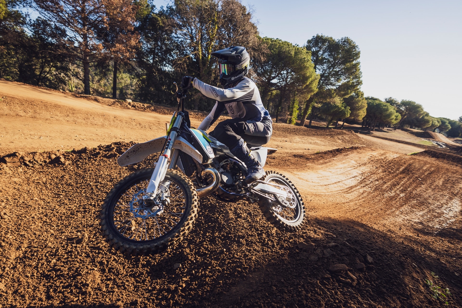 Las nuevas TC 150 Y TC 300 llegan para ampliar la gama MX 2025 de Husqvarna