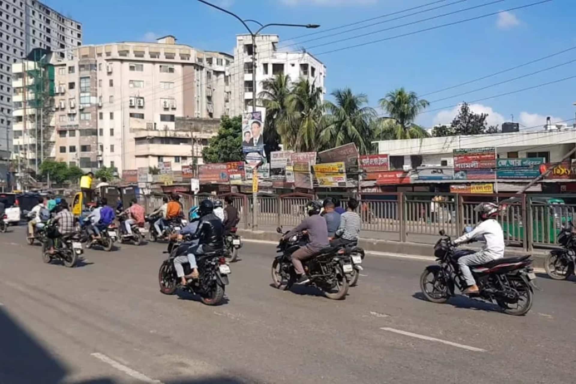 Sin casco no hay gasolina La política para evitar fallecidos por accidente de moto que intenta implementar el gobierno indio