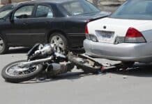 Sin casco no hay gasolina La política para evitar fallecidos por accidente de moto que intenta implementar el gobierno indio