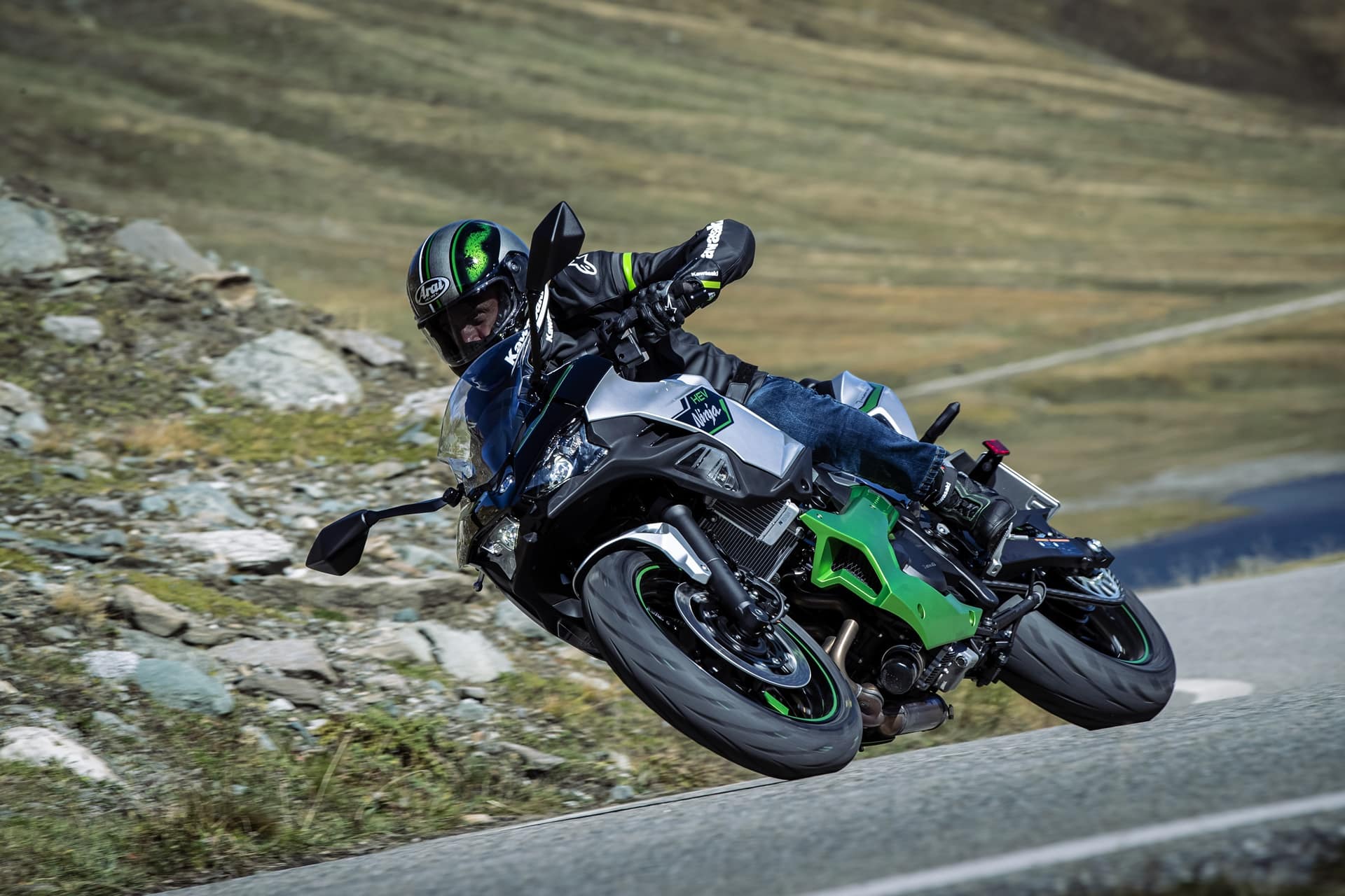 Ya a la venta las nuevas Kawasaki Z7 y Ninja 7 Hybrid