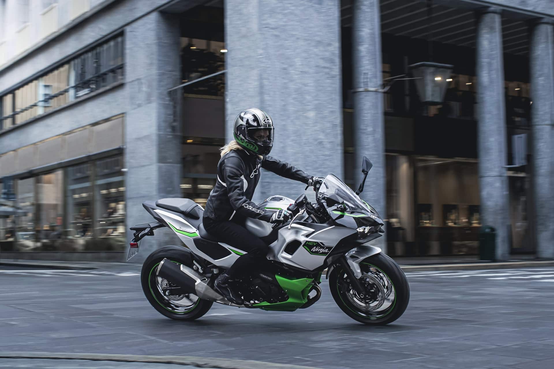 Ya a la venta las nuevas Kawasaki Z7 y Ninja 7 Hybrid