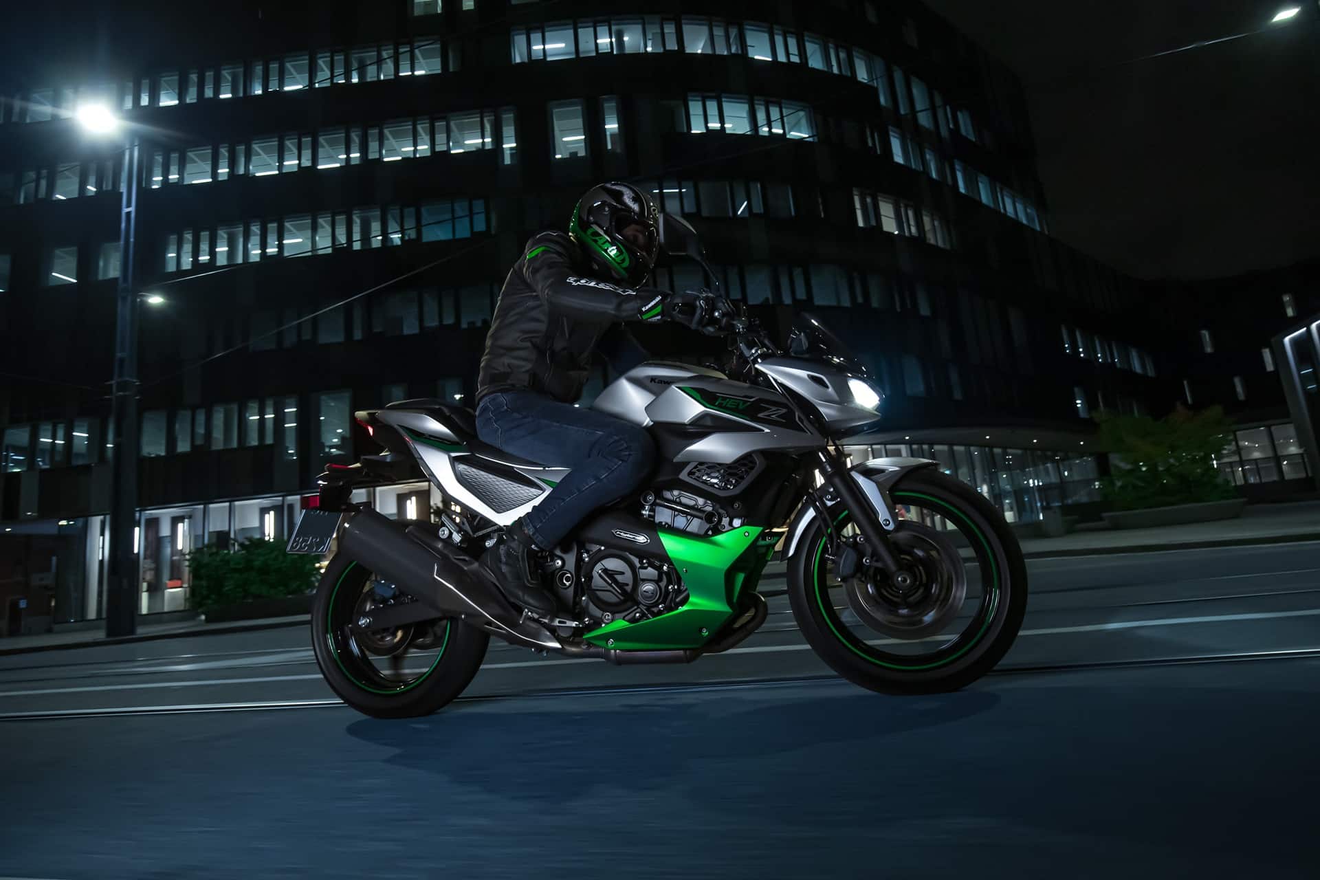 Ya a la venta las nuevas Kawasaki Z7 y Ninja 7 Hybrid