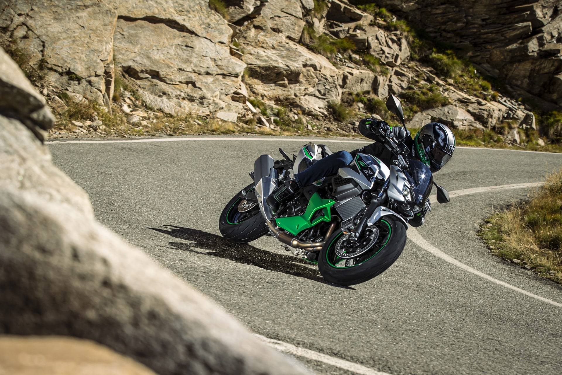 Ya a la venta las nuevas Kawasaki Z7 y Ninja 7 Hybrid