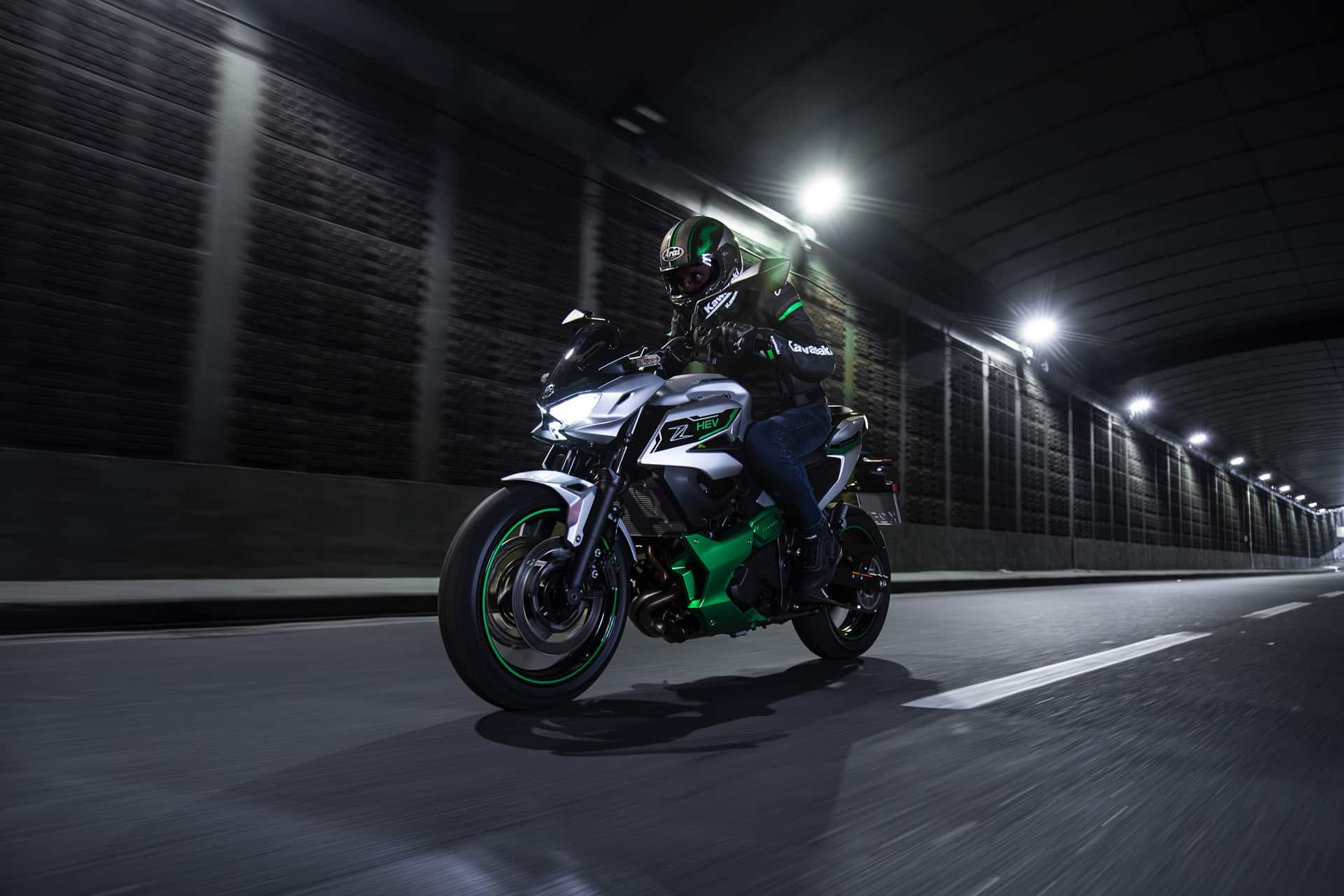 Ya a la venta las nuevas Kawasaki Z7 y Ninja 7 Hybrid