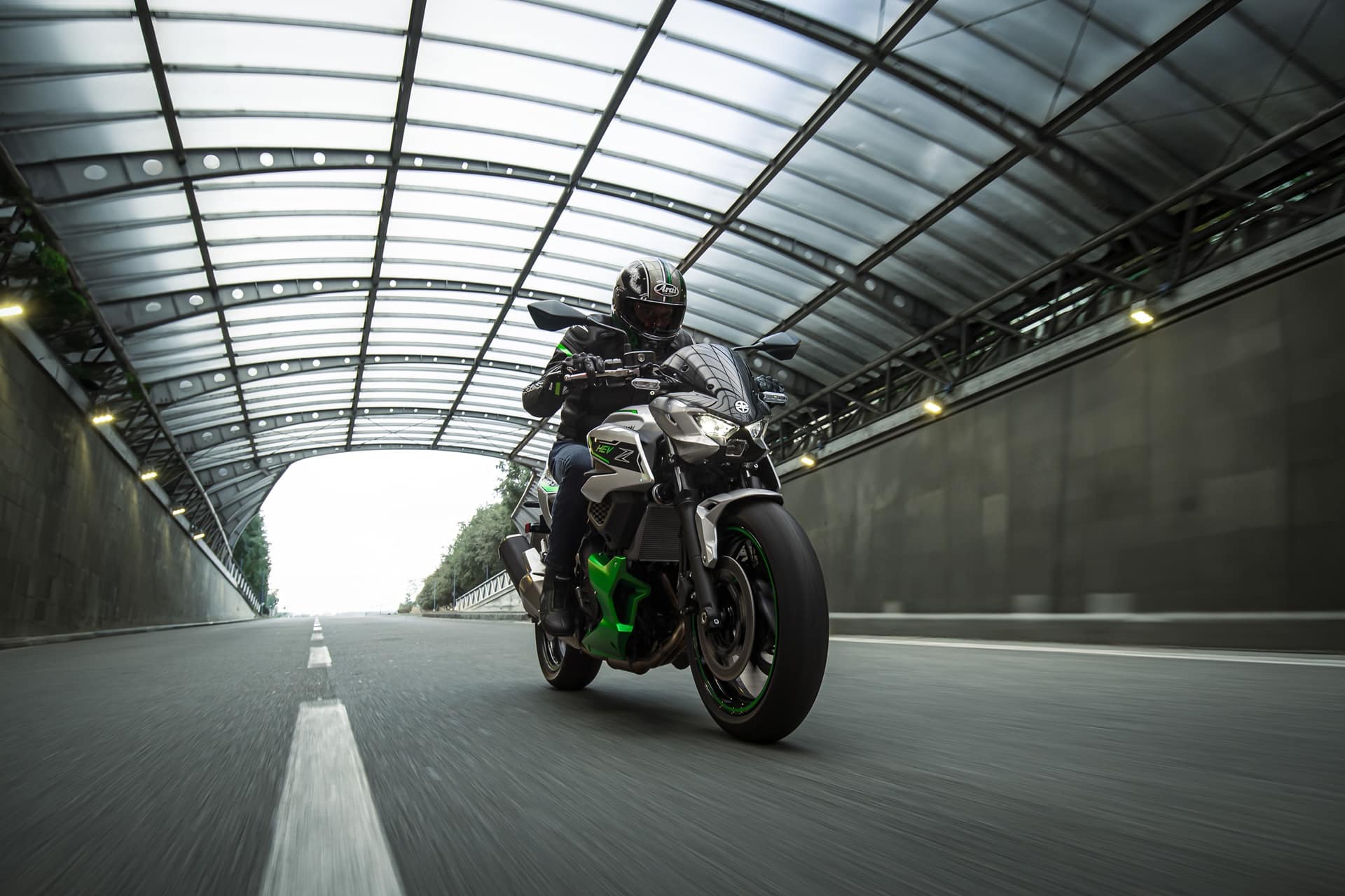 Ya a la venta las nuevas Kawasaki Z7 y Ninja 7 Hybrid