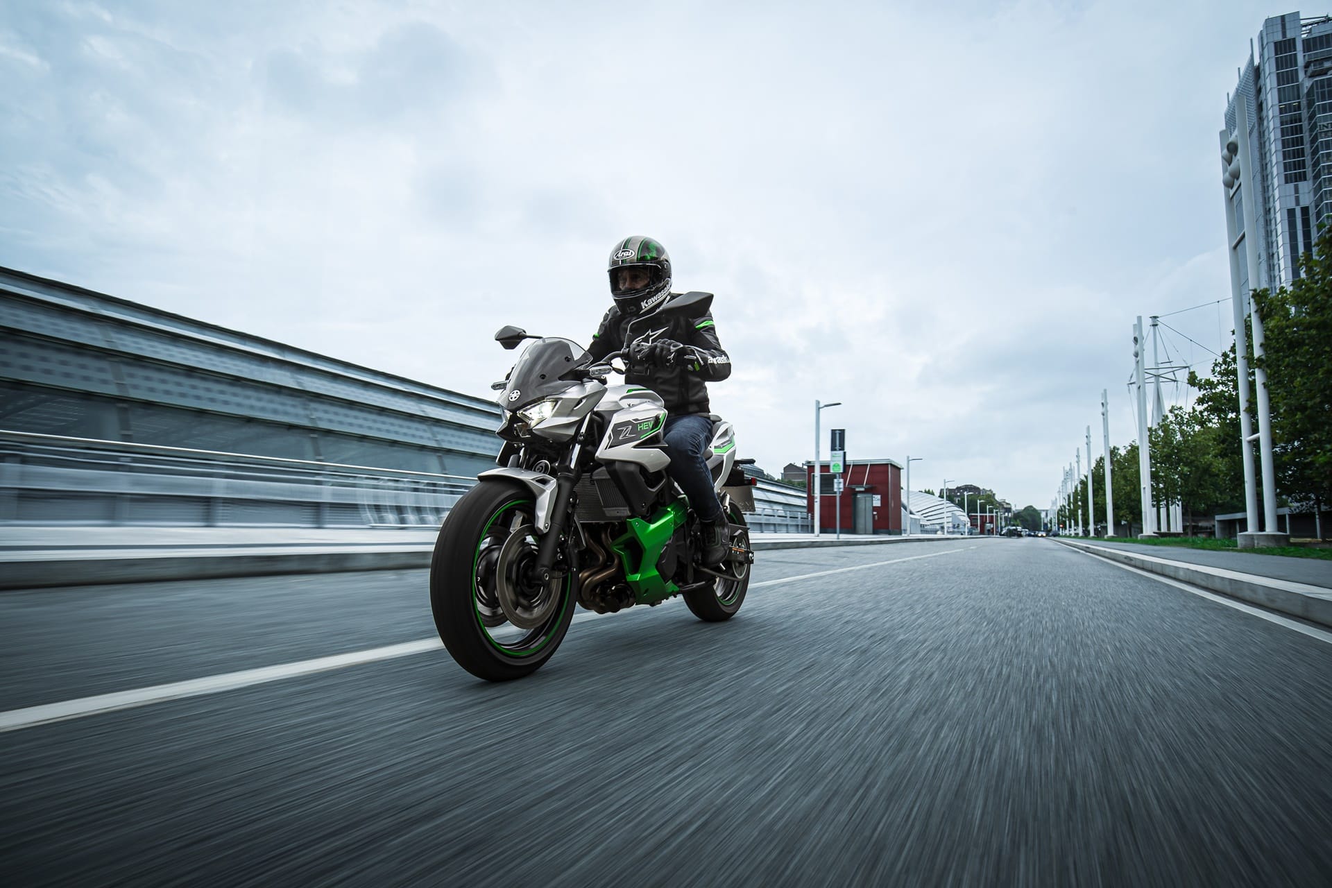 Ya a la venta las nuevas Kawasaki Z7 y Ninja 7 Hybrid