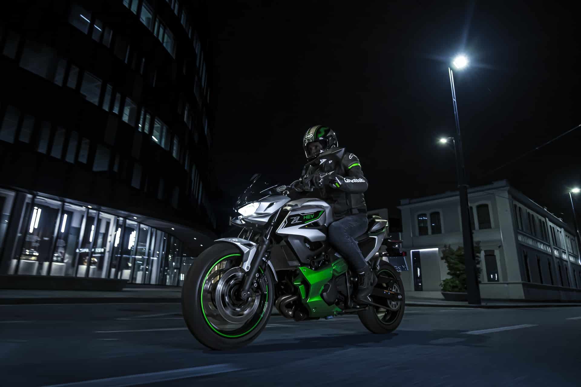 Ya a la venta las nuevas Kawasaki Z7 y Ninja 7 Hybrid