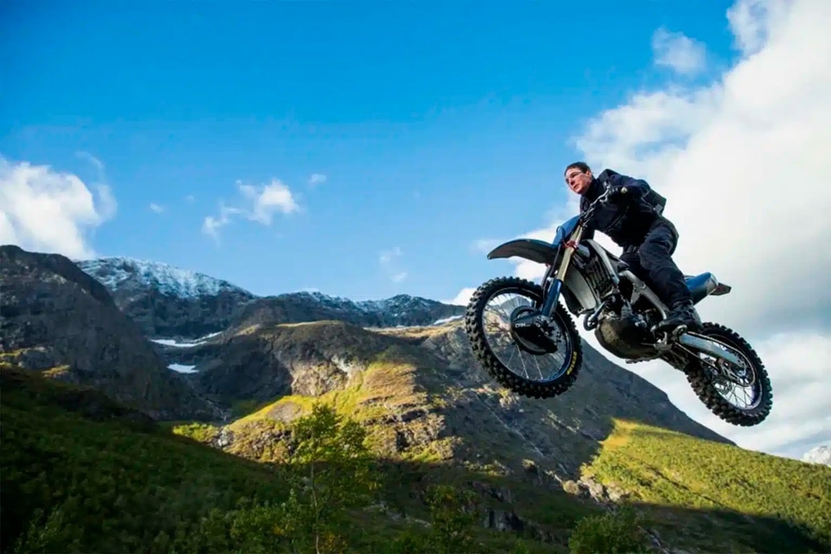 Tom Cruise se pasa a las eléctricas en Misión Imposible 8