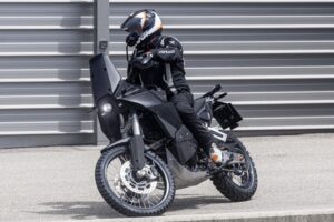 Así será la futura KTM 990 Adventure: look rally y sobradamente endurera