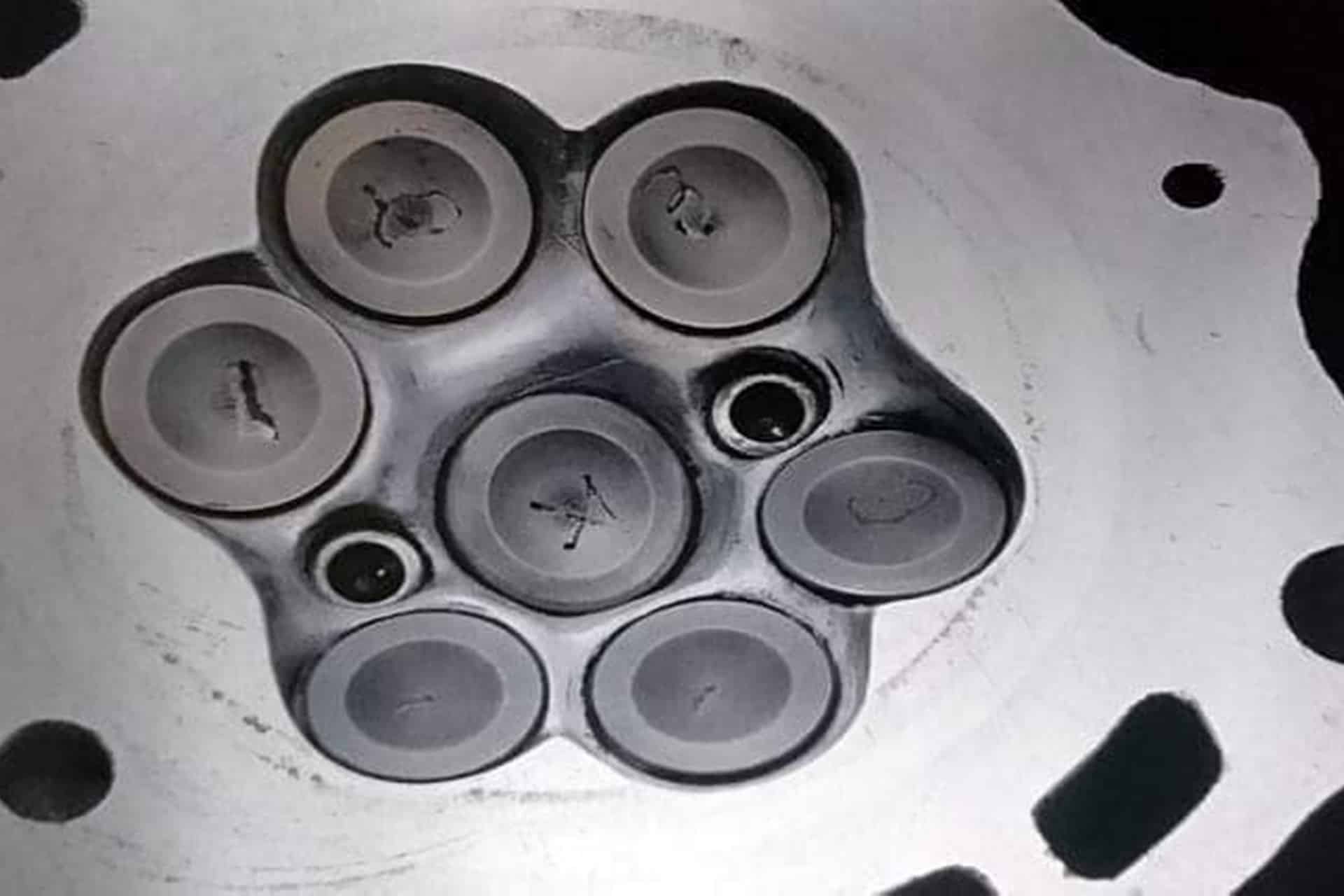 Yamaha, y su motor con 7 válvulas por cilindro, la alternativa para intentar frenar a la NR500 de Honda