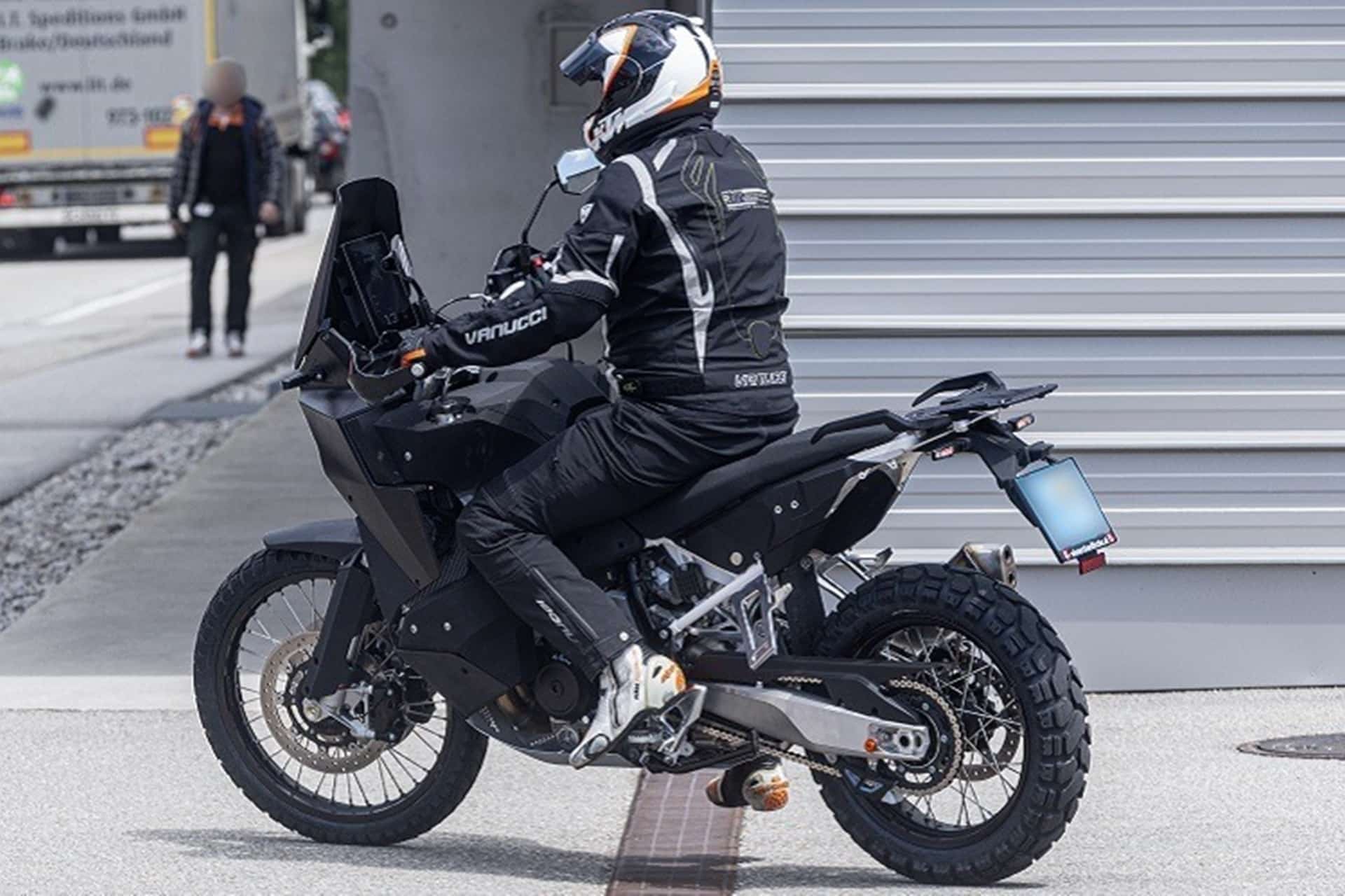 Así será la futura KTM 990 Adventure: look rally y sobradamente endurera