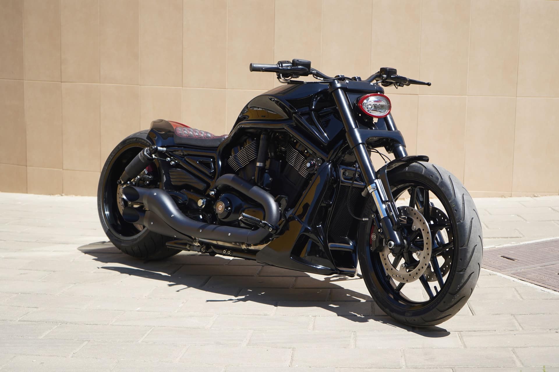 VROD 300 Black&Red: La última preparación Harley "Made in LDK"