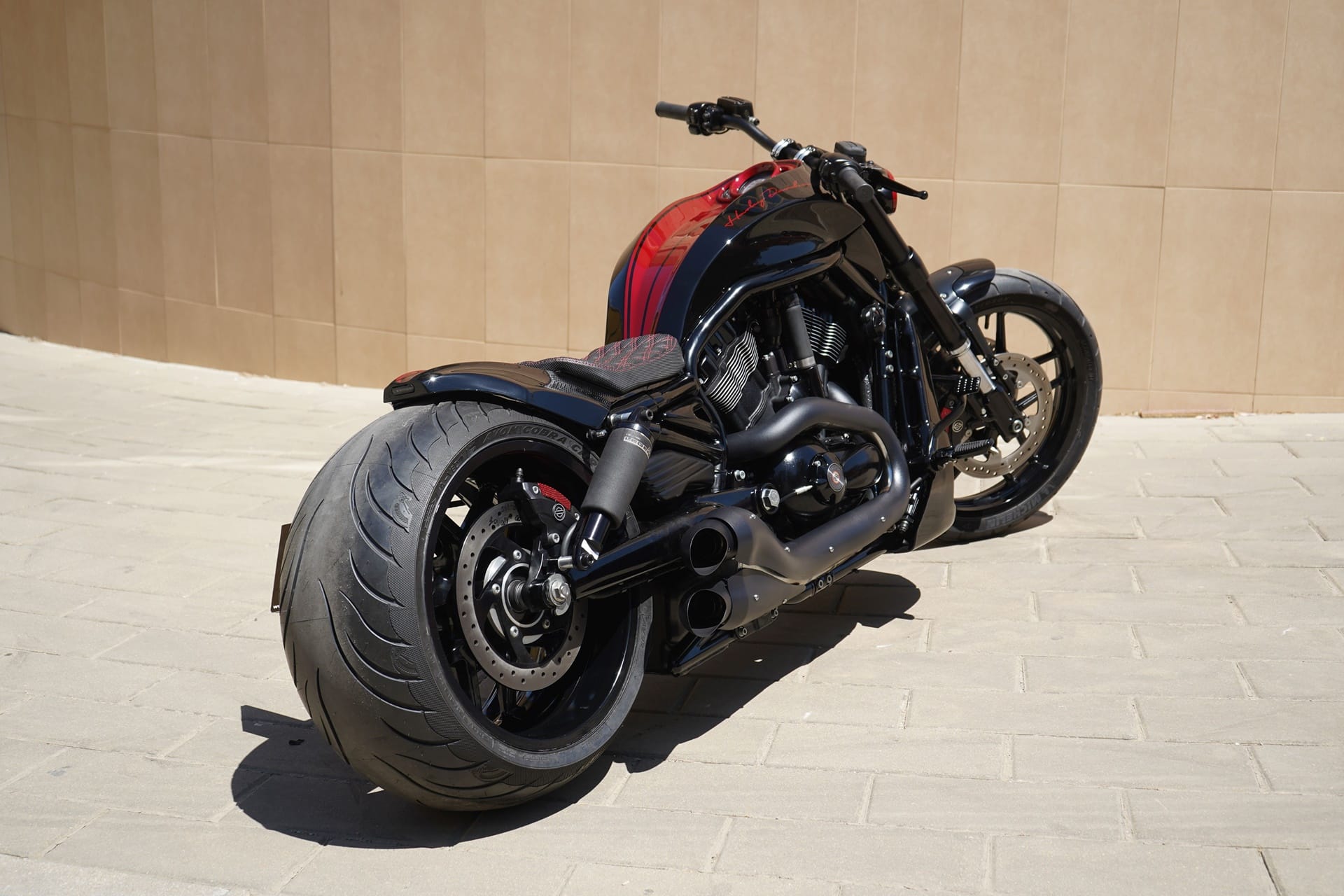 VROD 300 Black&Red: La última preparación Harley "Made in LDK"