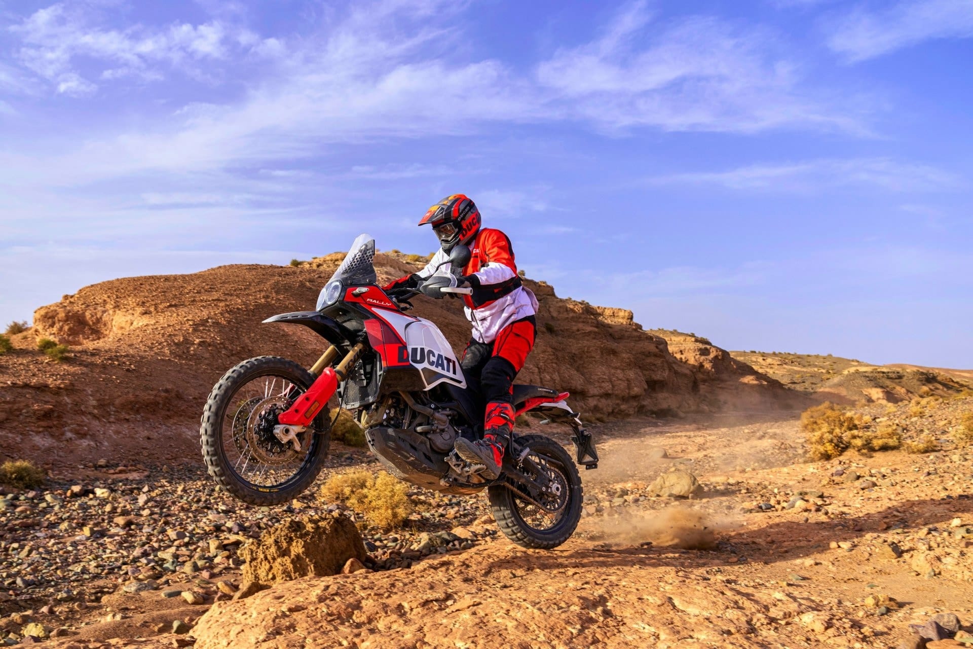 Ducati Explorer: La nueva línea de ropa inspirada en el estilo Rally DesertX