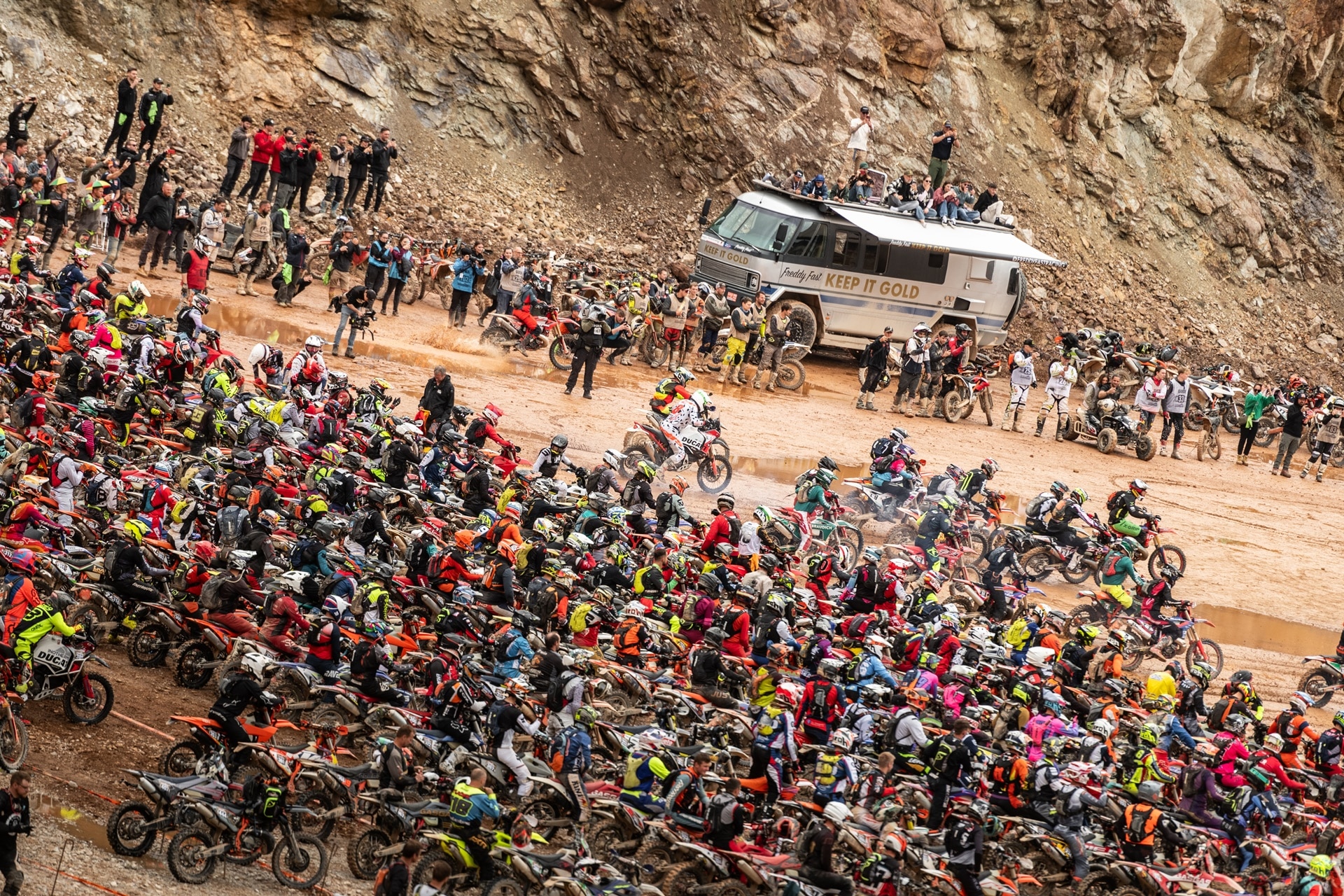 Nueva victoria de la Ducati DesertX Rally en el Iron Road Prologue del Erzbergrodeo 2024