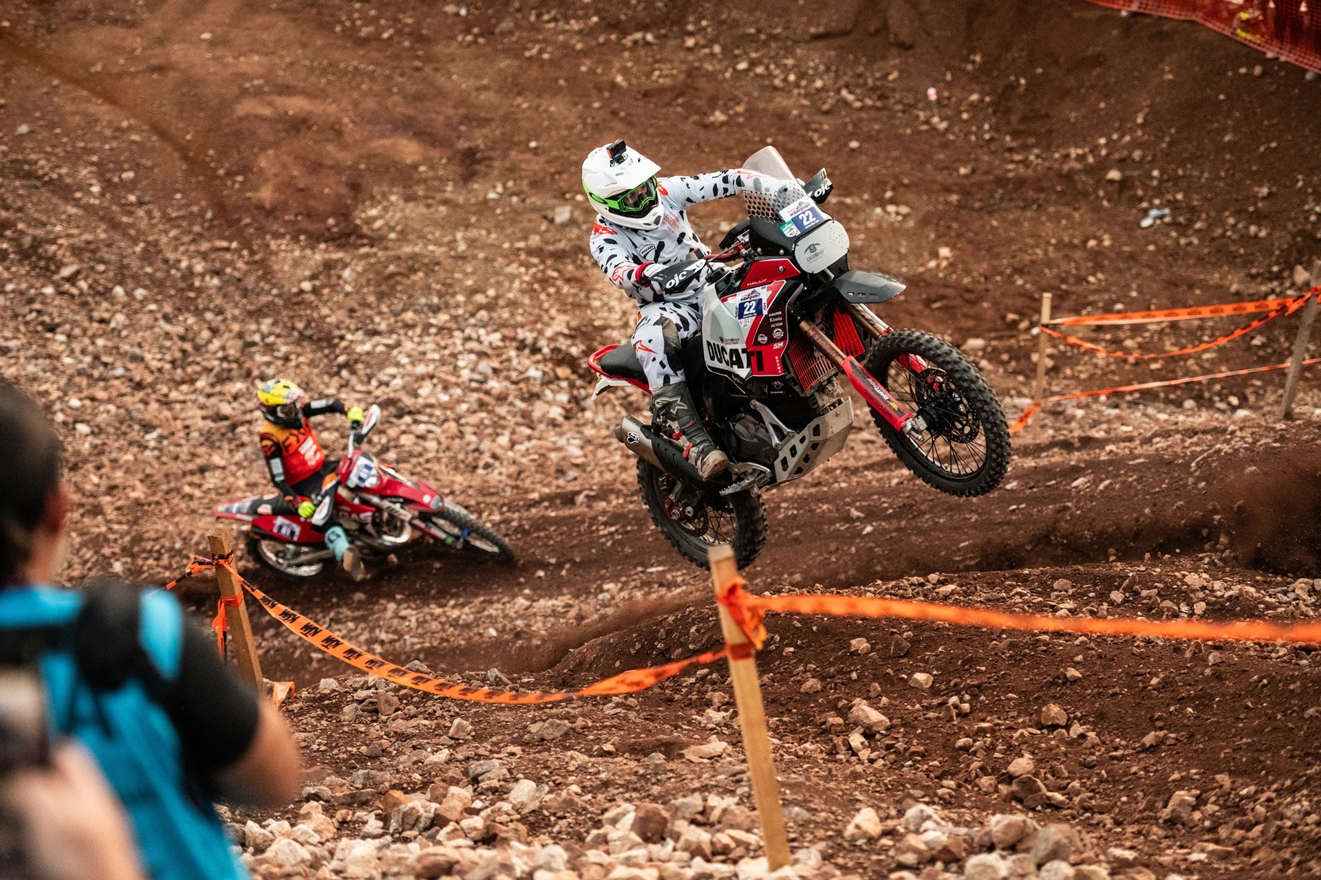 Nueva victoria de la Ducati DesertX Rally en el Iron Road Prologue del Erzbergrodeo 2024
